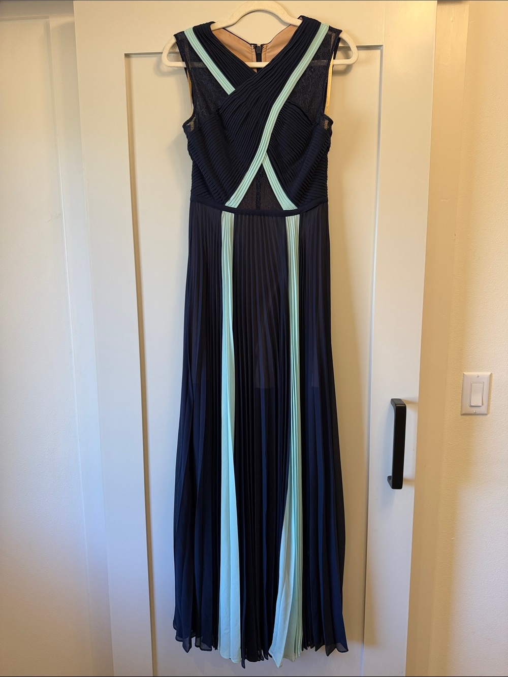 BCBGMaxAzria Navy Maxi Dress with Mint Contrast Panels & Lace sz 4